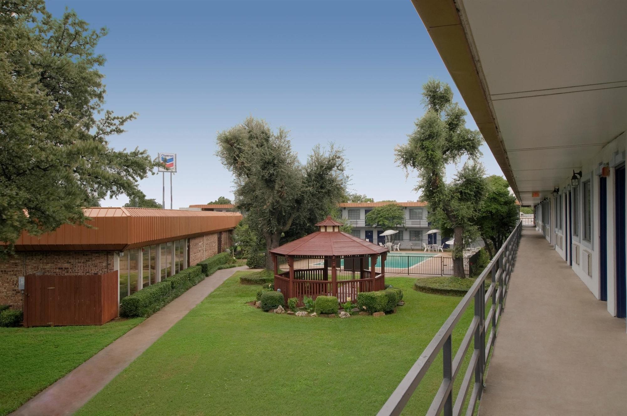 Americas Best Value Inn Fort Worth/Hurst Richland Hills Zewnętrze zdjęcie