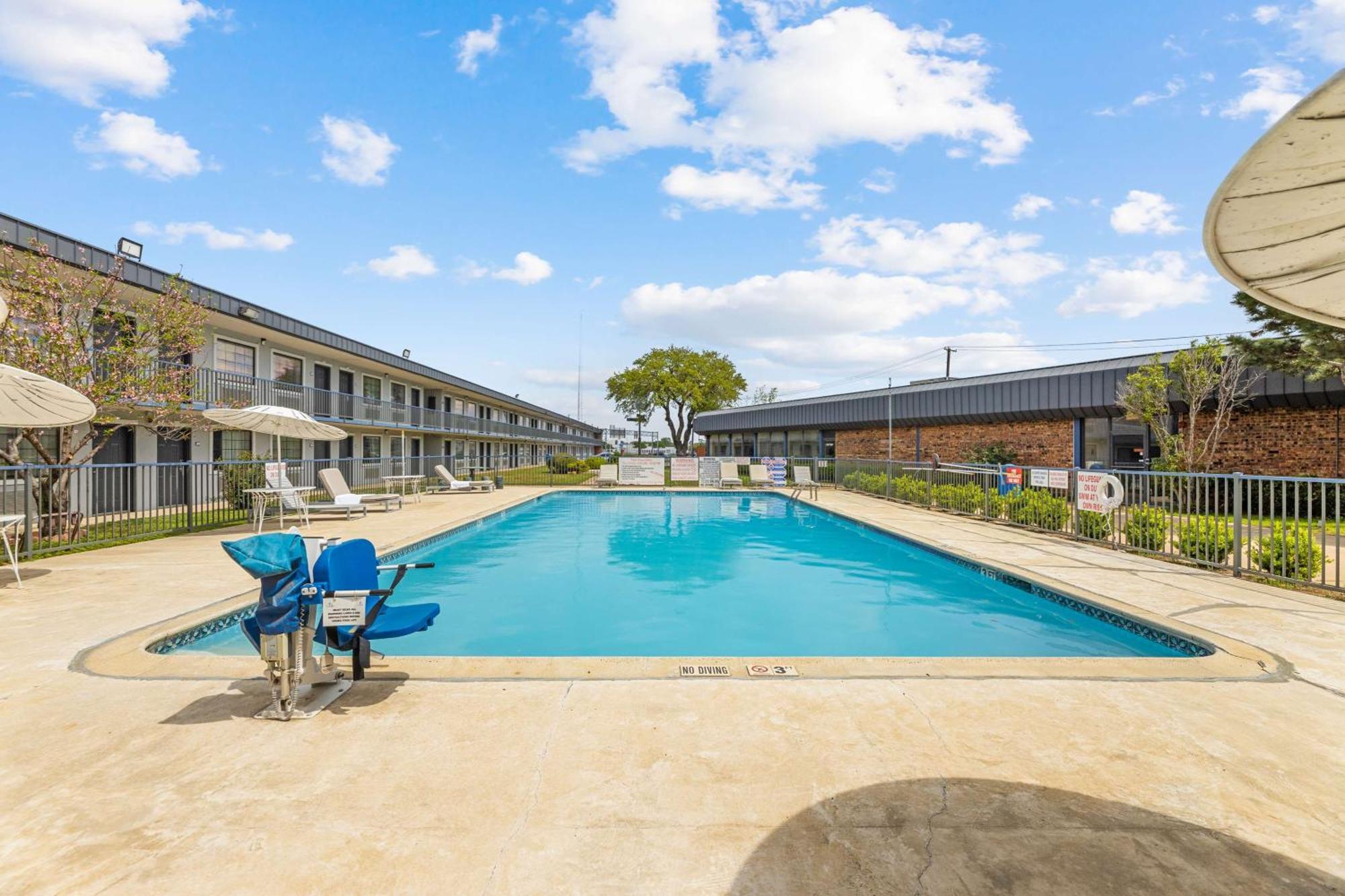 Americas Best Value Inn Fort Worth/Hurst Richland Hills Zewnętrze zdjęcie