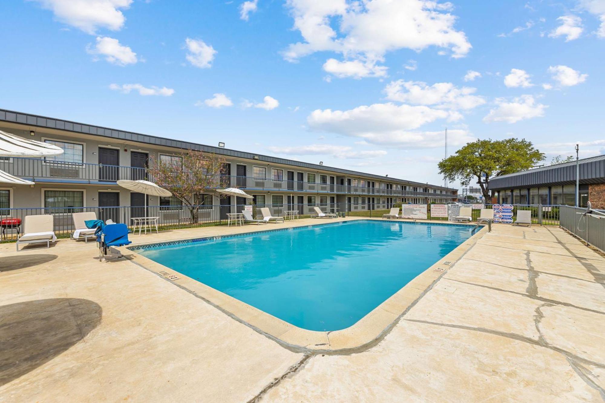 Americas Best Value Inn Fort Worth/Hurst Richland Hills Zewnętrze zdjęcie