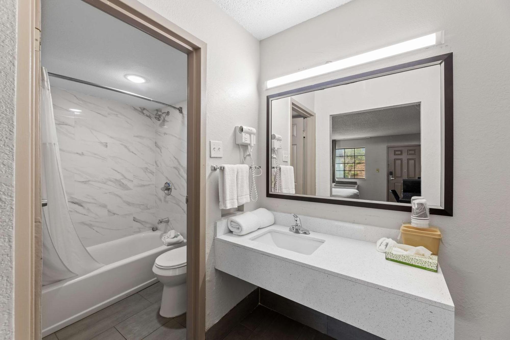 Americas Best Value Inn Fort Worth/Hurst Richland Hills Zewnętrze zdjęcie