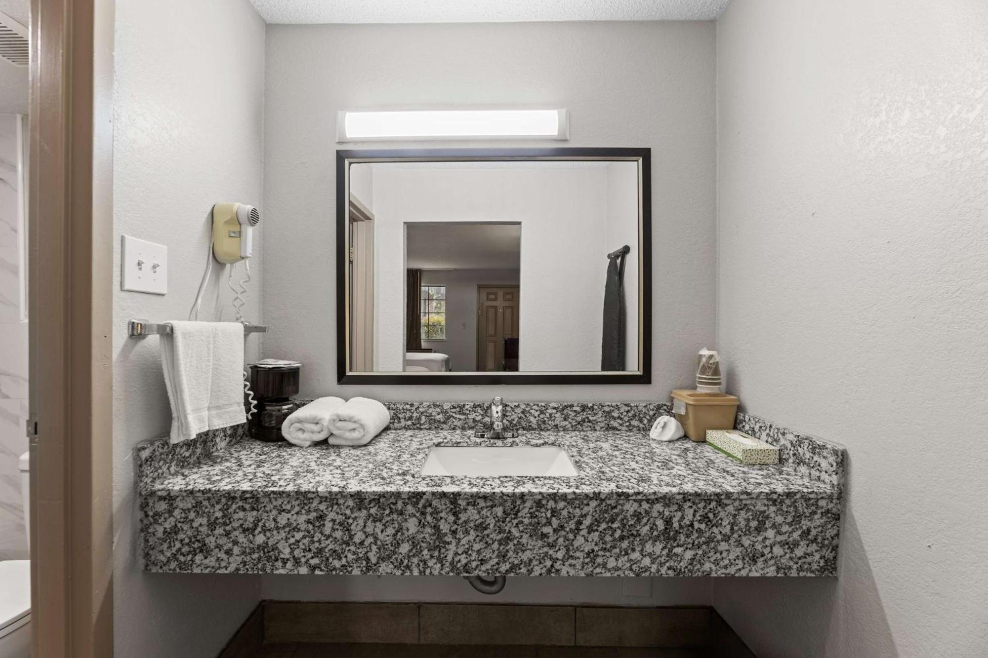Americas Best Value Inn Fort Worth/Hurst Richland Hills Zewnętrze zdjęcie